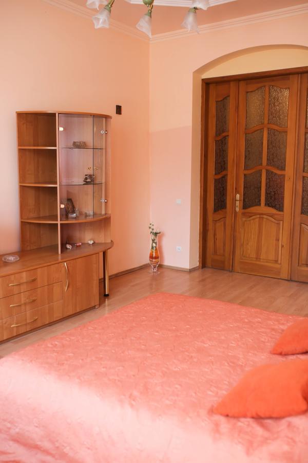 Apartment Near St. Elizabeth Church Lviv Exterior photo