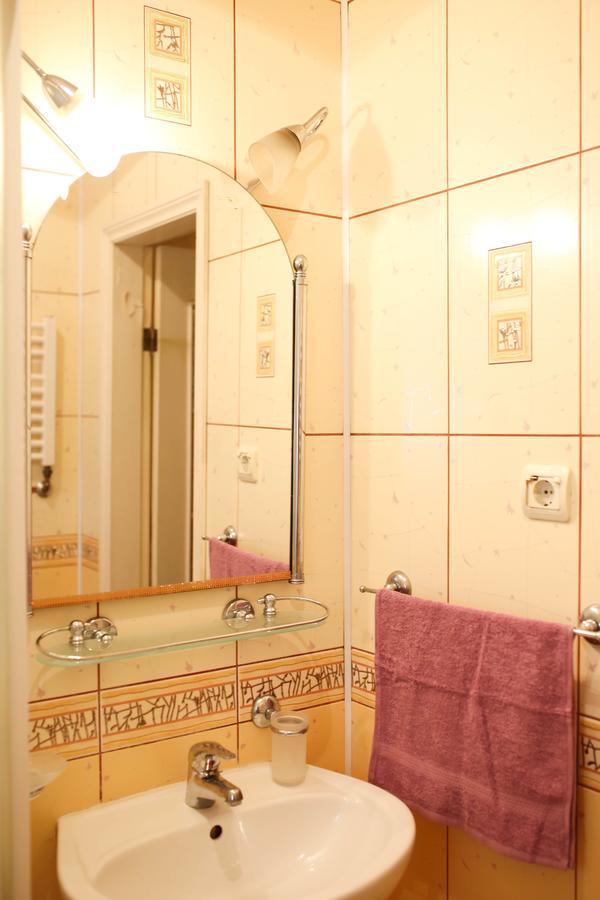 Apartment Near St. Elizabeth Church Lviv Exterior photo