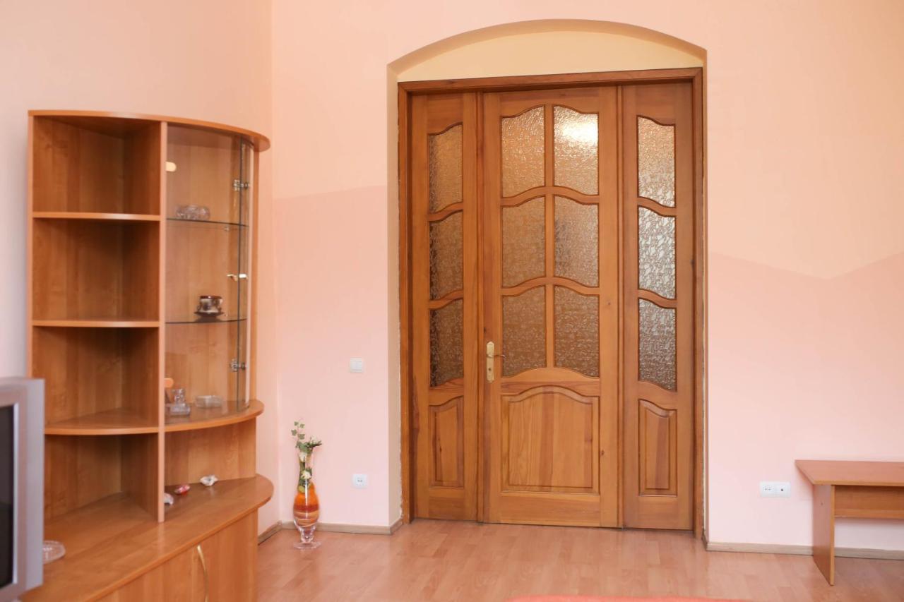Apartment Near St. Elizabeth Church Lviv Exterior photo